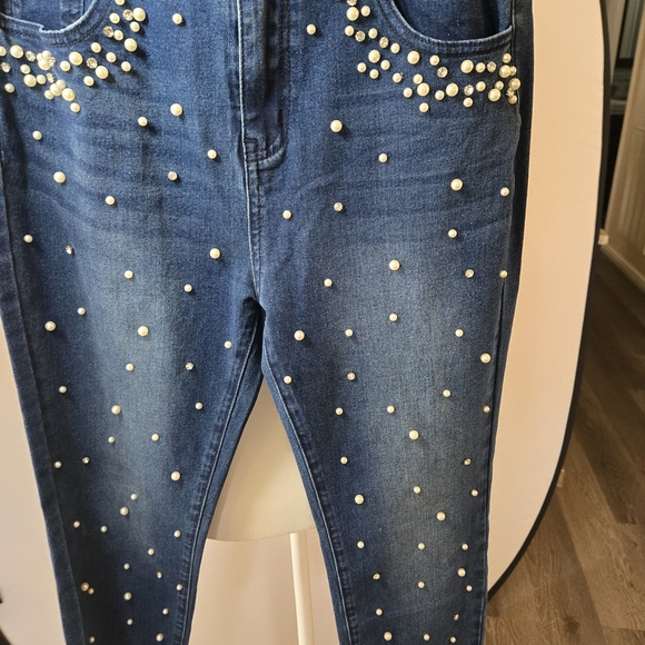 Denim - Chic Pearl-Embellished Skinny Jeans in Classic Blue NWOT
